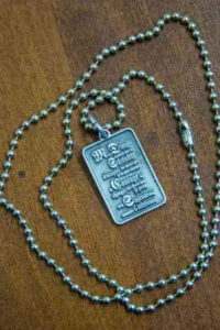 Médaillon de la Prière de la Sérénité avec chaîne